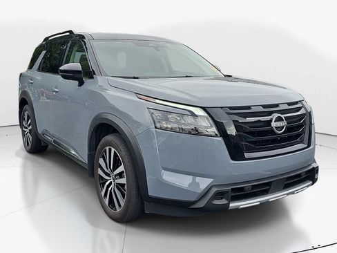 Used 2025 Nissan Pathfinder Platinum FWD image 1