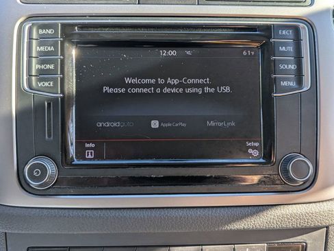 Used 2017 Volkswagen Tiguan S image 25