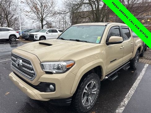 Used 2017 Toyota Tacoma image 1