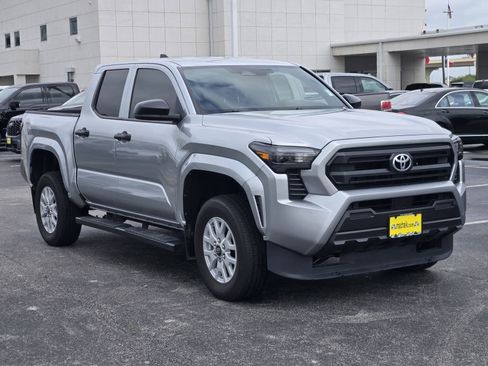 Used 2024 Toyota Tacoma SR RWD image 3