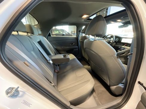 Used 2024 Hyundai Elantra SEL w/ Convenience Package image 20