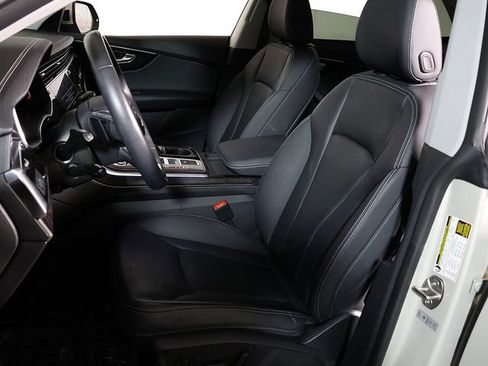 Used 2023 Audi Q8 Premium w/ Convenience Package AWD/4WD image 4