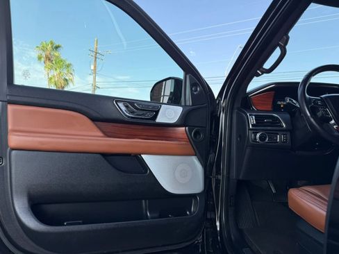 Used 2021 Lincoln Navigator Reserve AWD/4WD image 38