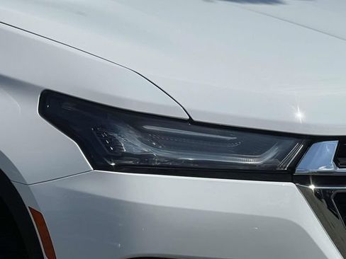 Certified 2023 Chevrolet Traverse LT FWD image 10