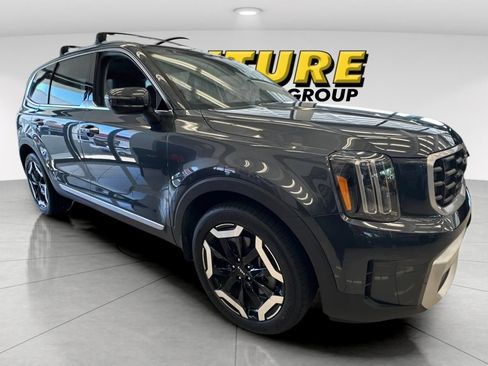 Used 2024 Kia Telluride S w/ S Sunroof Package FWD image 3