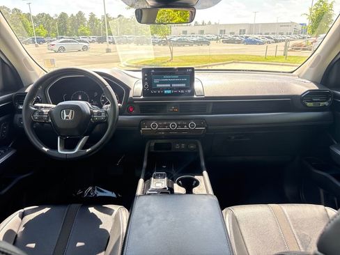 Used 2025 Honda Pilot EX-L image 16
