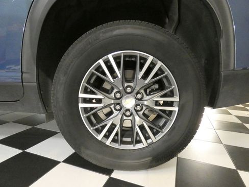 Used 2025 Chevrolet Traverse LT image 7