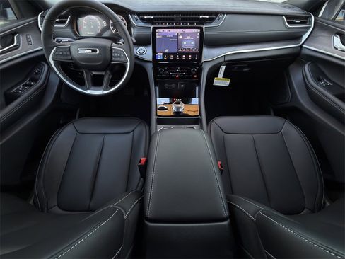 New 2025 Jeep Grand Cherokee Limited w/ Black Appearance Package image 10