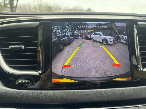 Used 2018 Chrysler Pacifica Touring-L image 11