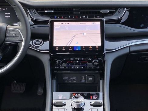 New 2023 Jeep Grand Cherokee Trailhawk w/ Luxury Tech Group III image 15