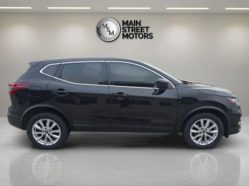 Used 2021 Nissan Rogue Sport S image 7