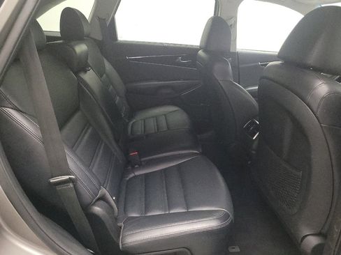Used 2019 Kia Sorento SX image 19