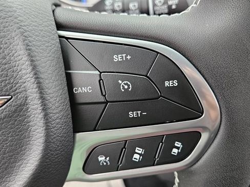 New 2026 Chrysler Pacifica Select FWD image 25