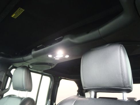 Used 2021 Jeep Wrangler Unlimited Sahara image 12