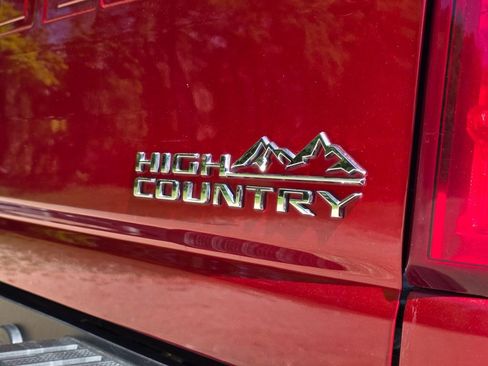 Used 2024 Chevrolet Silverado 2500 High Country w/ High Country Premium Package AWD/4WD image 32