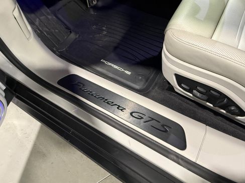 Used 2022 Porsche Panamera GTS image 32