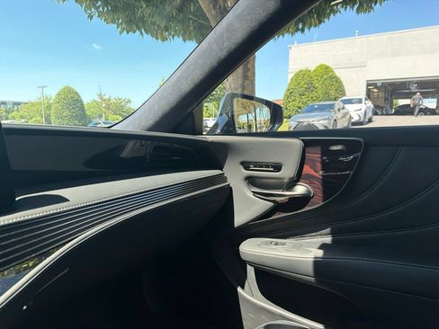 Certified 2024 Lexus LS 500 AWD w/ Luxury Package image 31