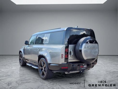 Used 2024 Land Rover Defender 130 X-Dynamic SE AWD/4WD image 2