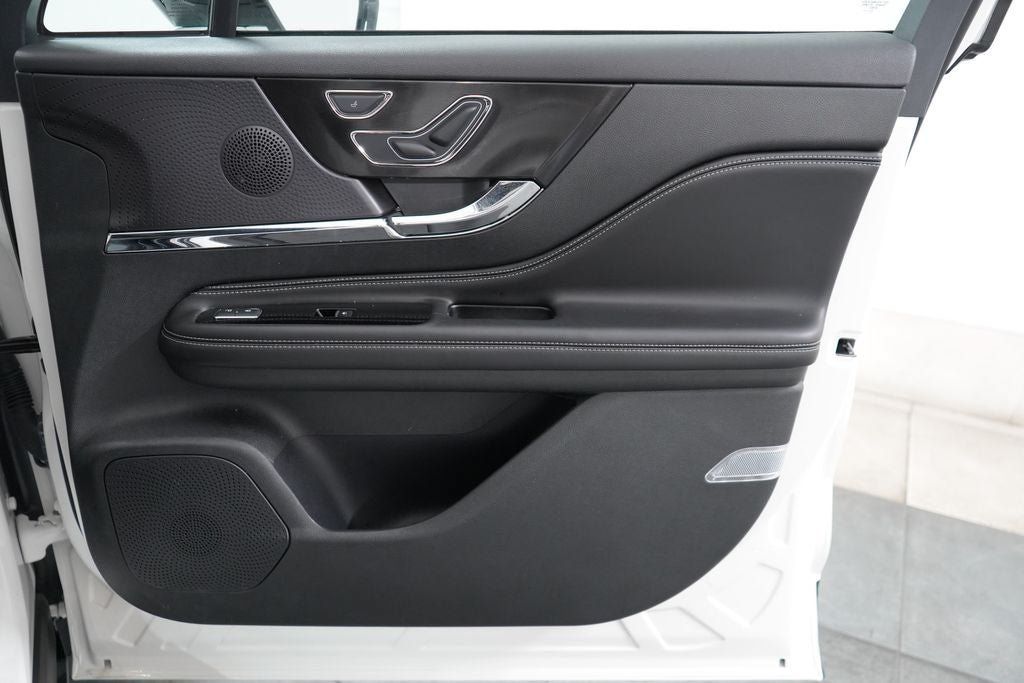 Used 2024 Lincoln Corsair AWD image 17