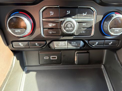 Used 2024 Chevrolet Tahoe LT image 34