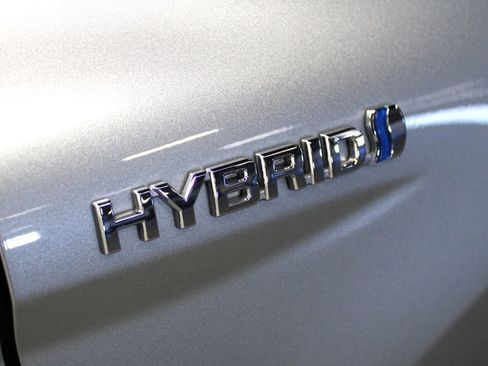 Used 2020 Toyota Camry LE image 30