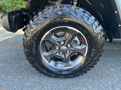Used 2022 Jeep Gladiator Rubicon w/ Trailer Tow Package image 9