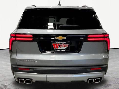 Used 2026 Chevrolet Traverse LT FWD image 5