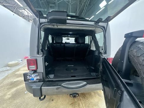 Used 2017 Jeep Wrangler Unlimited Sahara w/ Dual Top Group AWD/4WD image 21