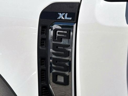 Used 2024 Ford F550 4x4 Regular Cab Super Duty image 8