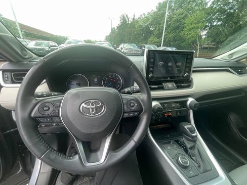 Used 2021 Toyota RAV4 XLE Premium AWD/4WD image 14