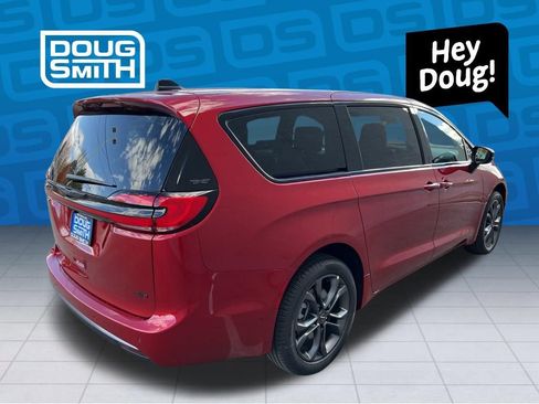 New 2026 Chrysler Pacifica Select image 6