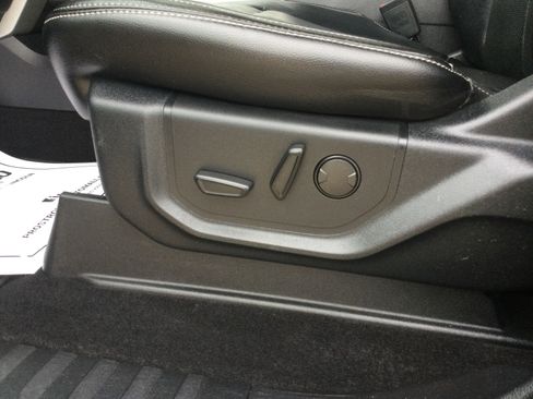 Used 2019 Ford F150 Lariat AWD/4WD image 8