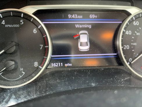 Used 2025 Nissan Sentra SV w/ Trunk Package FWD image 2