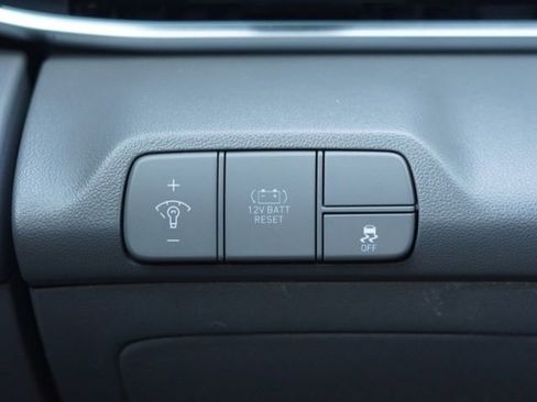 Used 2024 Hyundai Elantra Blue FWD image 16