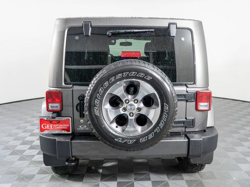 Used 2016 Jeep Wrangler Unlimited Sahara w/ Connectivity Group AWD/4WD image 5