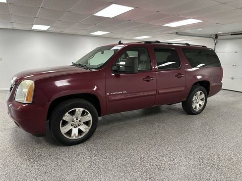 Used 2007 GMC Yukon XL SLT w/ SLT Preferred Equipment Group AWD/4WD image 4