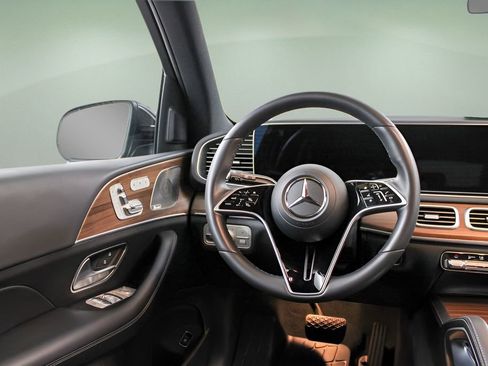 Used 2025 Mercedes-Benz GLE 350 4MATIC image 13