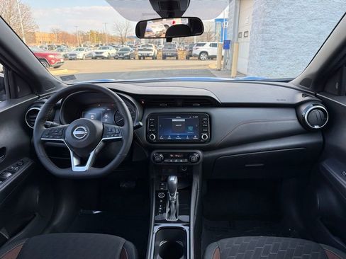 Used 2024 Nissan Kicks SR image 17