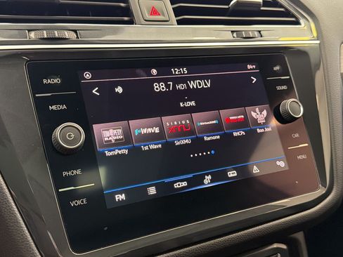 Used 2021 Volkswagen Tiguan SE w/ Panoramic Sunroof Package FWD image 24