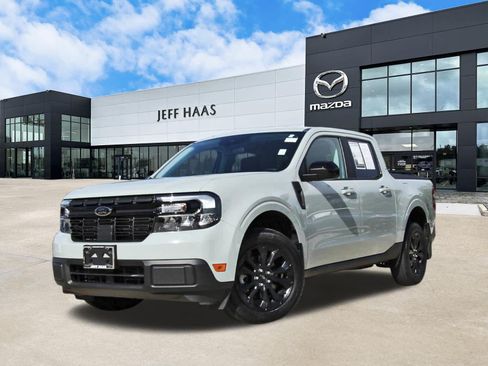 Used 2024 Ford Maverick Lariat w/ Black Appearance Package FWD image 2
