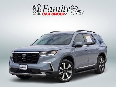 Used 2025 Honda Pilot Touring image 1