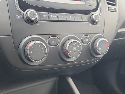 Used 2017 Kia Forte LX image 28