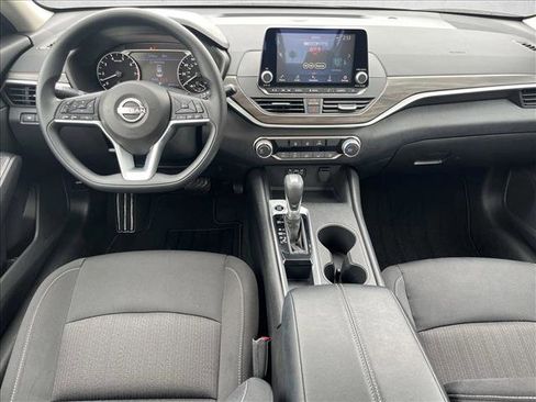 Used 2025 Nissan Altima 2.5 SV FWD image 12