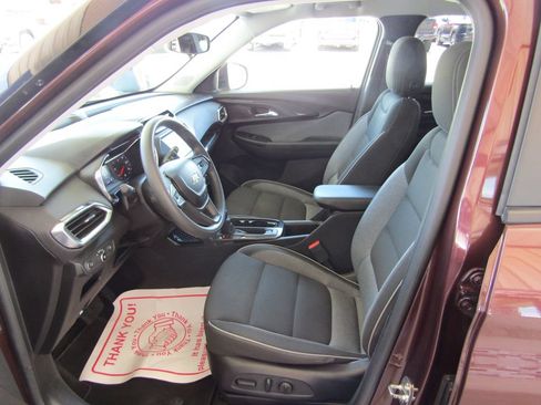 Used 2023 Chevrolet TrailBlazer LT FWD image 19