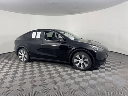 Used 2023 Tesla Model Y Long Range image 2