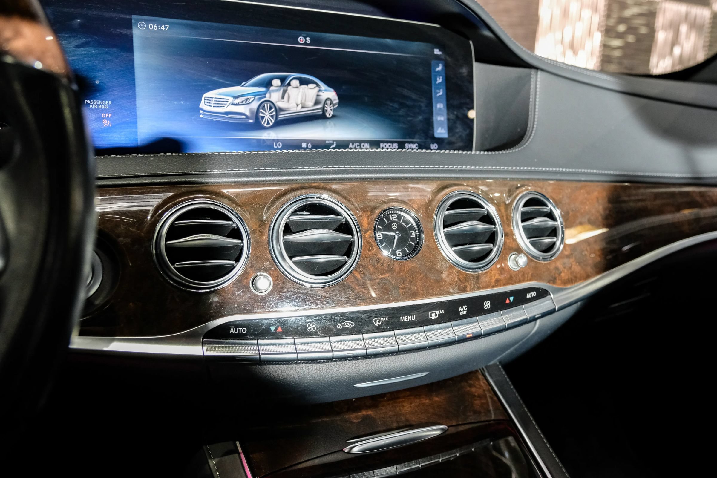 Used 2018 Mercedes-Benz S 560 4MATIC Sedan image 25