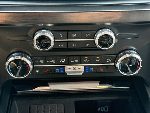 Used 2024 Ford F250 Lariat w/ Lariat Ultimate Package AWD/4WD image 30
