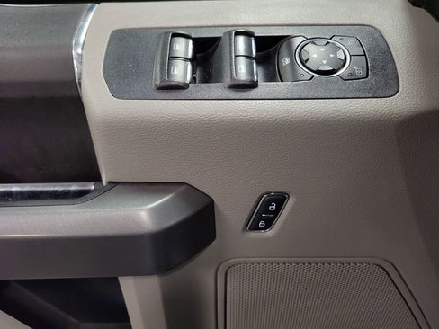 Used 2017 Ford F150 XLT image 22