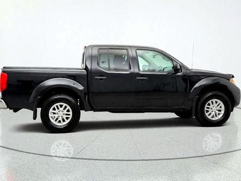 Used 2017 Nissan Frontier SV w/ SV Value Truck Package AWD/4WD image 4