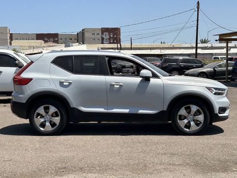 Used 2021 Volvo XC40 T5 Momentum AWD/4WD image 2